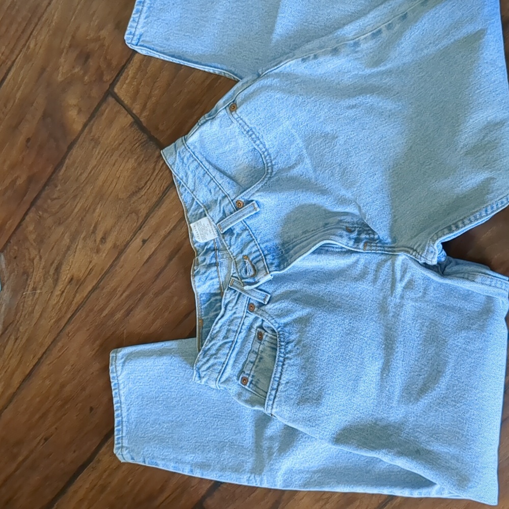Women Levi's jeans